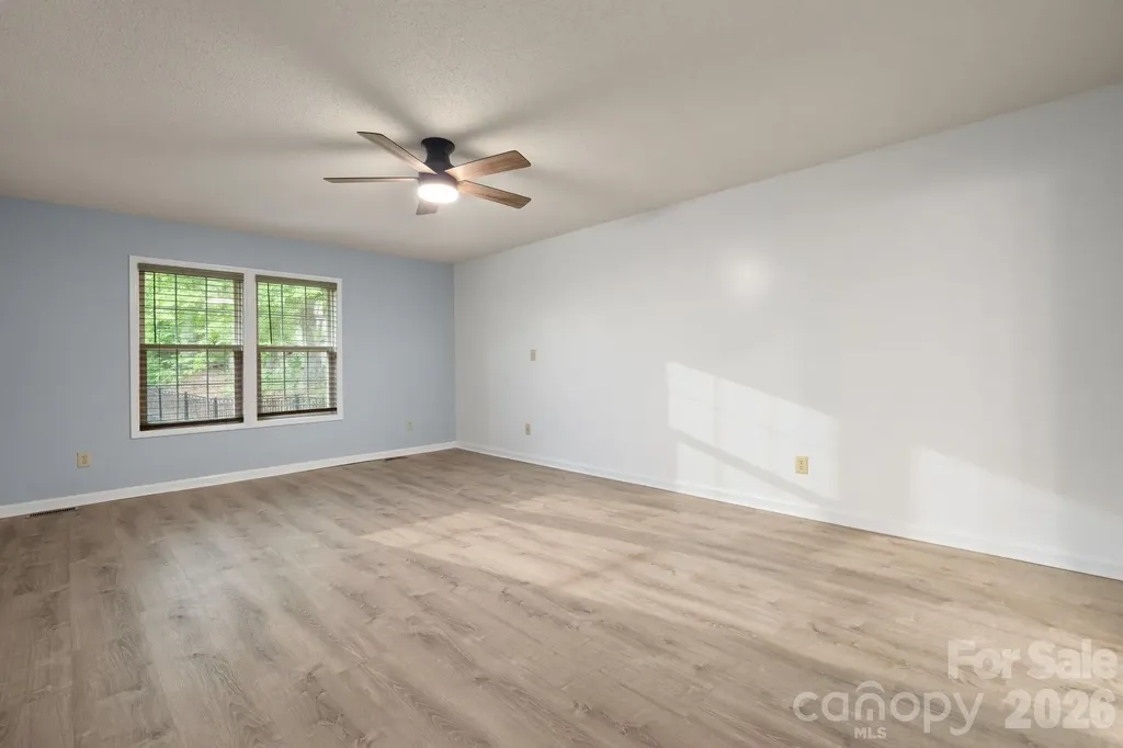 1011 Cambridge Court Lenoir NC 28645