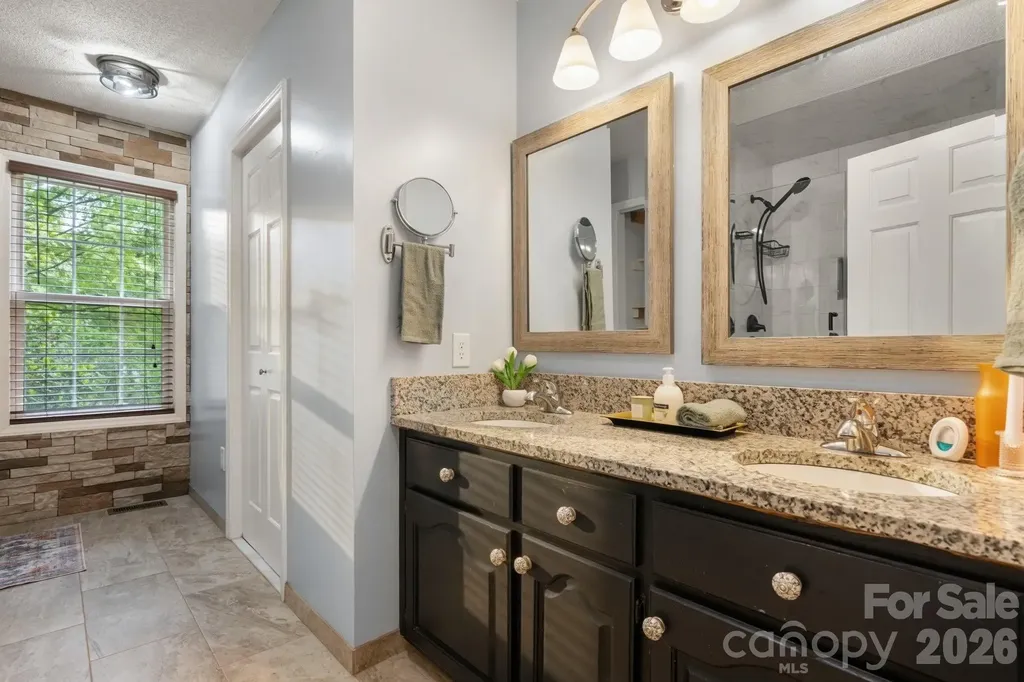 1011 Cambridge Court Lenoir NC 28645