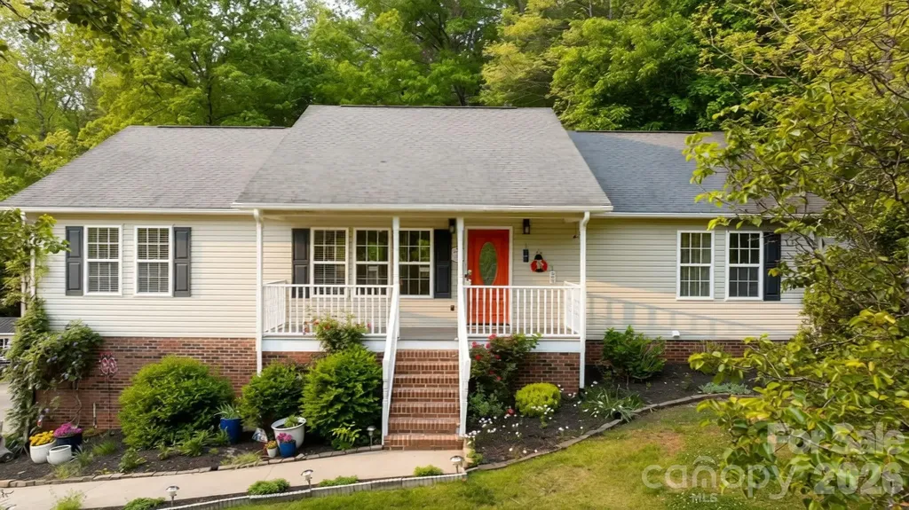 1011 Cambridge Court Lenoir NC 28645
