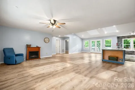 1011 Cambridge Court Lenoir NC 28645
