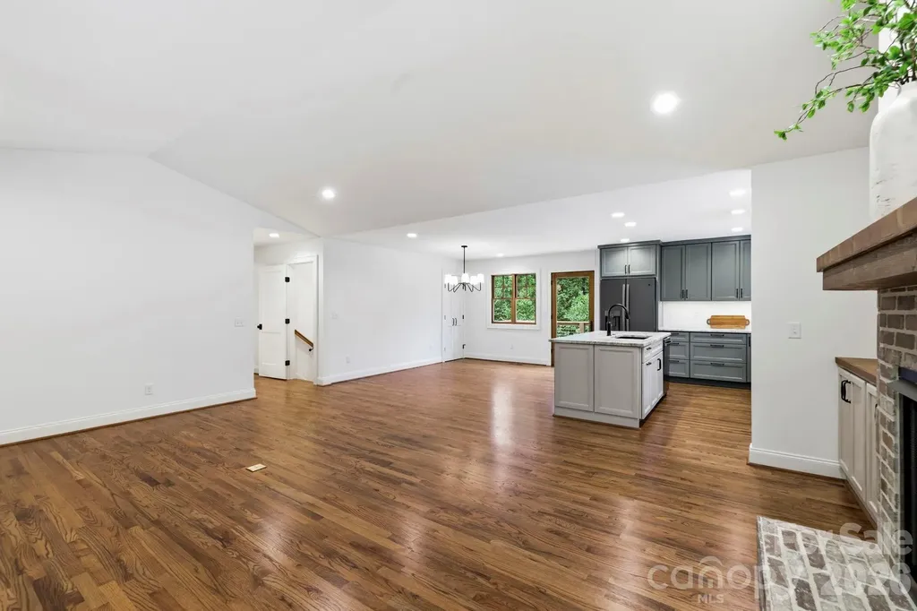 316 Big Raven Lane Saluda NC 28773
