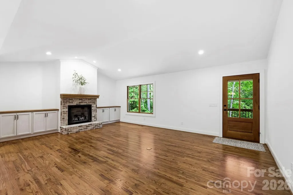 316 Big Raven Lane Saluda NC 28773