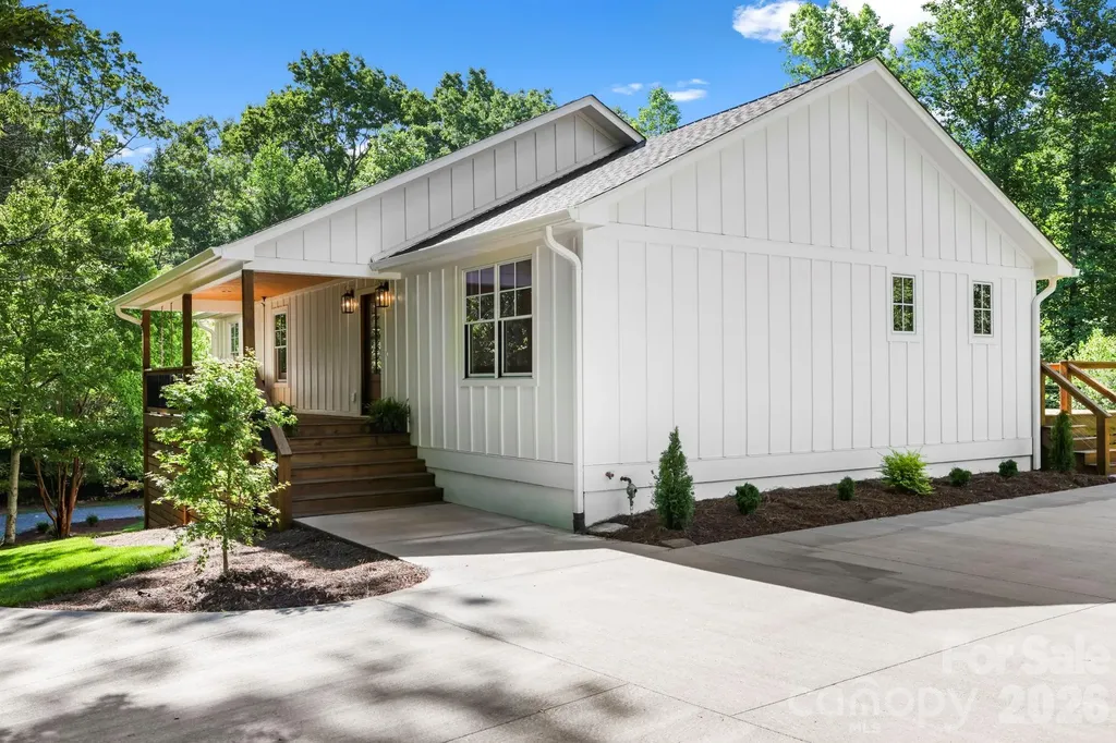 316 Big Raven Lane Saluda NC 28773