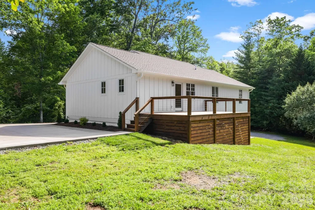 316 Big Raven Lane Saluda NC 28773