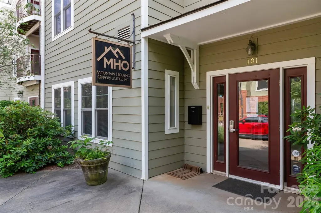 64 Clingman Avenue Asheville NC 28801