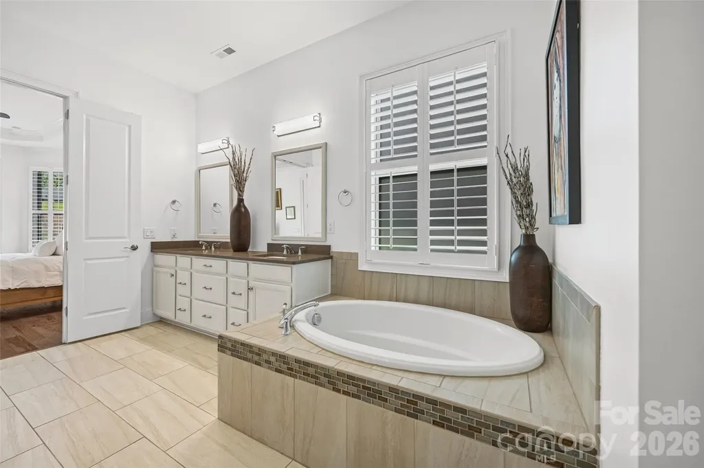 15927 Vale Ridge Drive Charlotte NC 28278