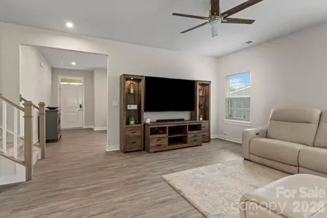 10250 Paper Birch Drive Charlotte NC 28215