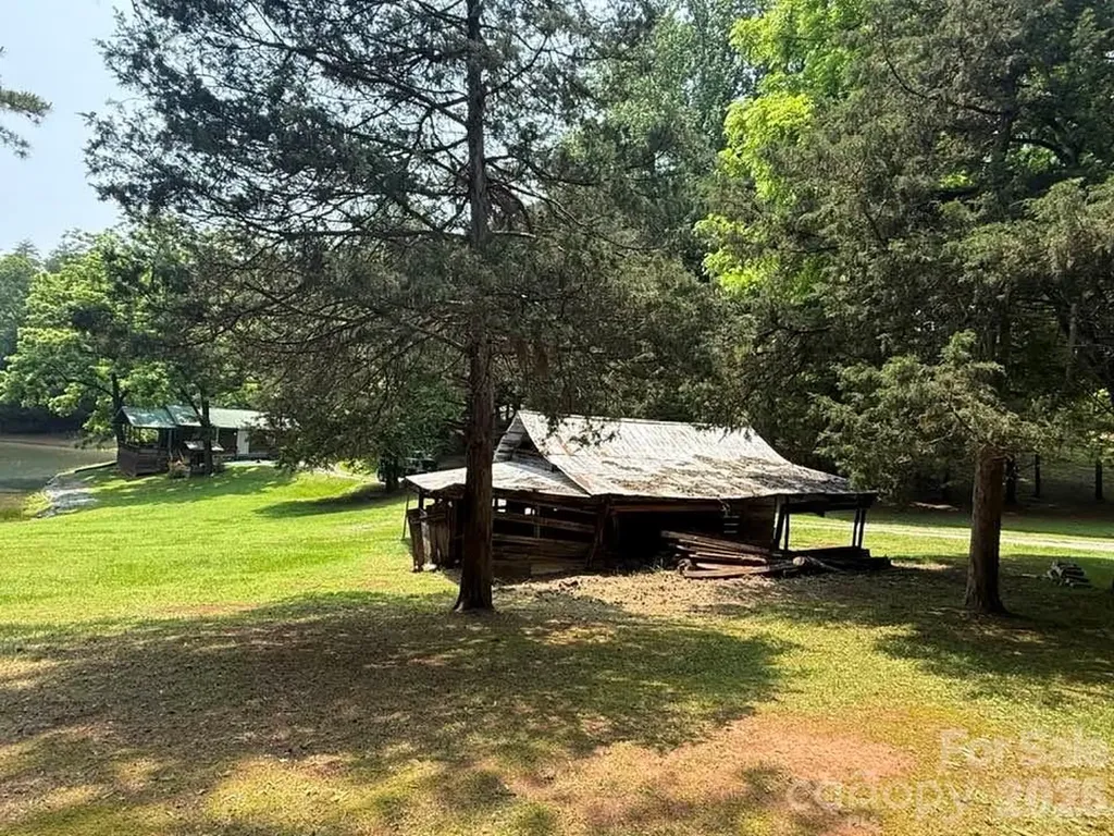 650 Smith Waldrop Road Columbus NC 28722