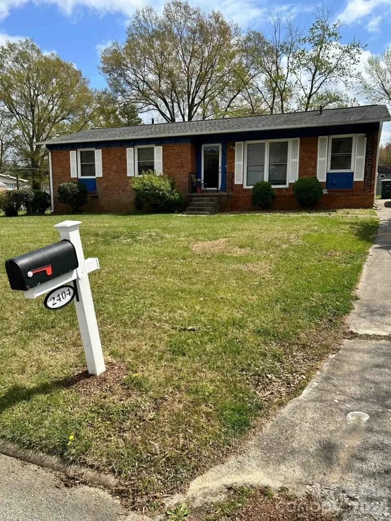 2404 Larkspur Drive Greensboro NC 27405
