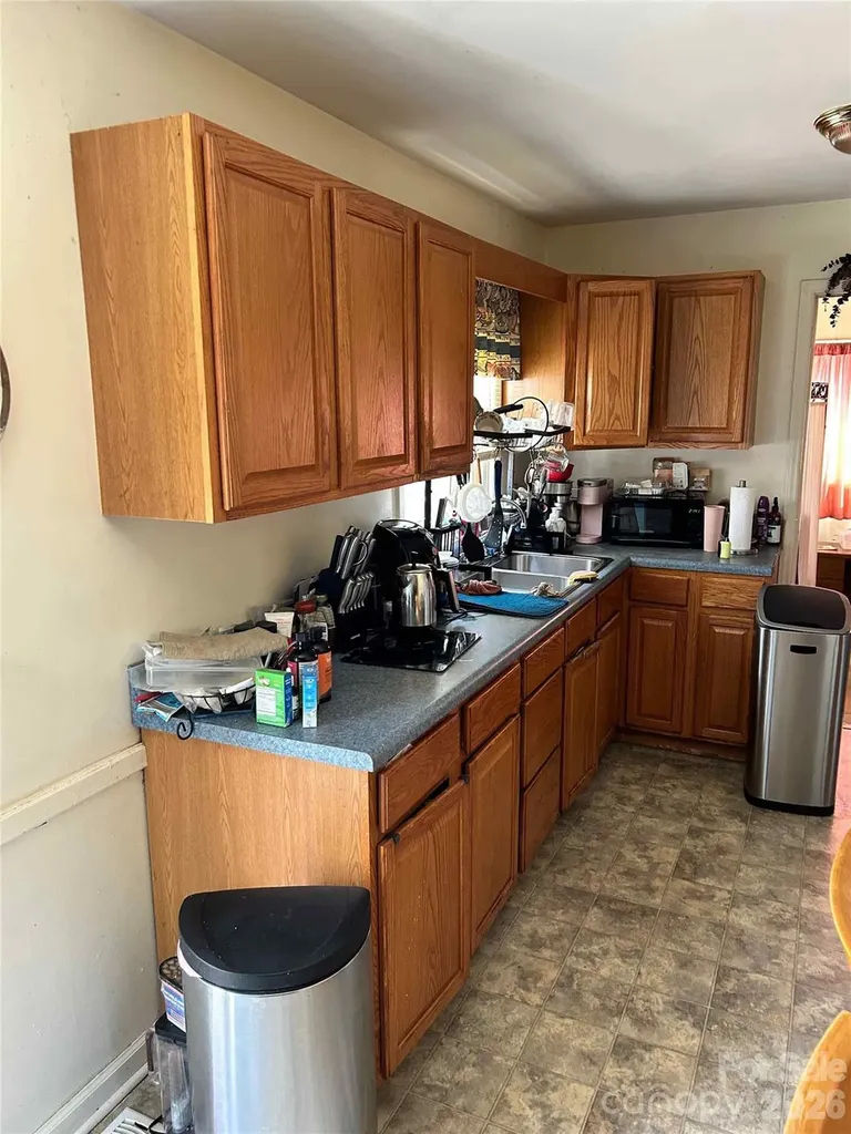 2404 Larkspur Drive Greensboro NC 27405