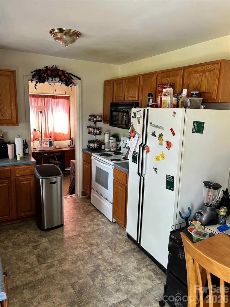 2404 Larkspur Drive Greensboro NC 27405