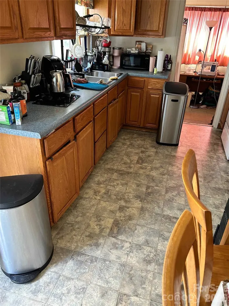 2404 Larkspur Drive Greensboro NC 27405