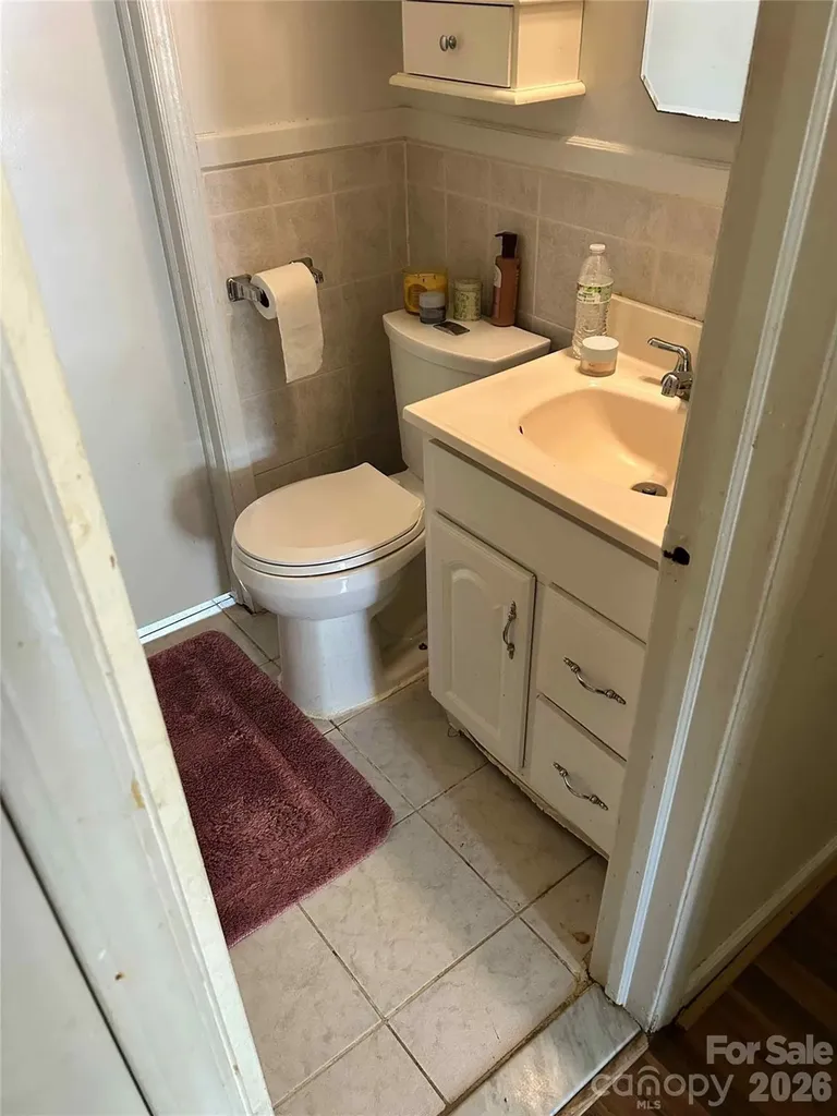 2404 Larkspur Drive Greensboro NC 27405
