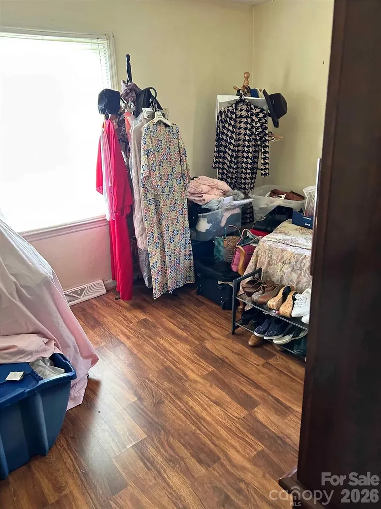 2404 Larkspur Drive Greensboro NC 27405