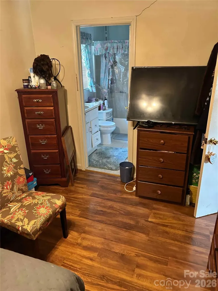 2404 Larkspur Drive Greensboro NC 27405