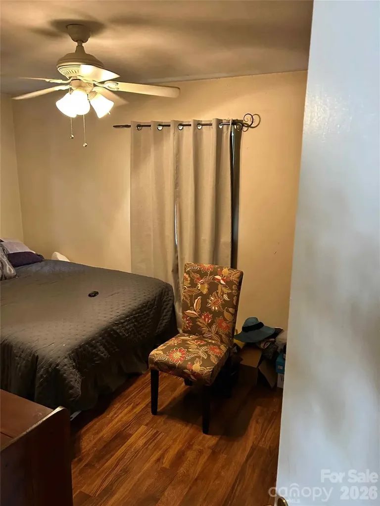2404 Larkspur Drive Greensboro NC 27405