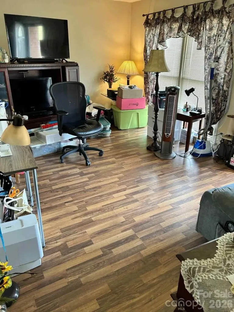 2404 Larkspur Drive Greensboro NC 27405