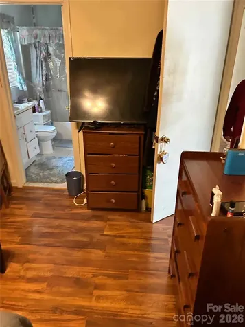 2404 Larkspur Drive Greensboro NC 27405