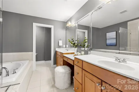 7810 Springs Village Lane Charlotte NC 28226