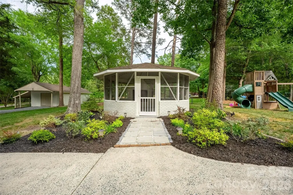 1800 Chestnut Lane Matthews NC 28104