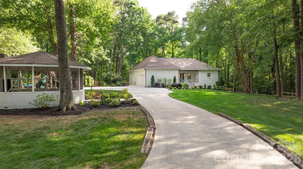 1800 Chestnut Lane Matthews NC 28104