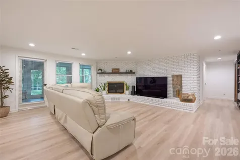 1800 Chestnut Lane Matthews NC 28104
