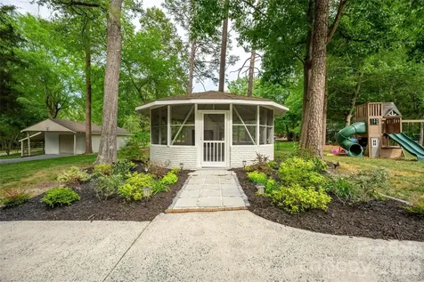 1800 Chestnut Lane Matthews NC 28104