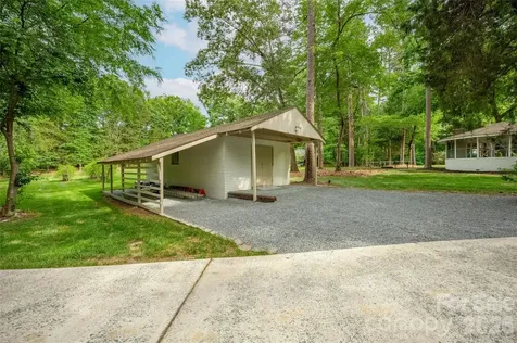 1800 Chestnut Lane Matthews NC 28104