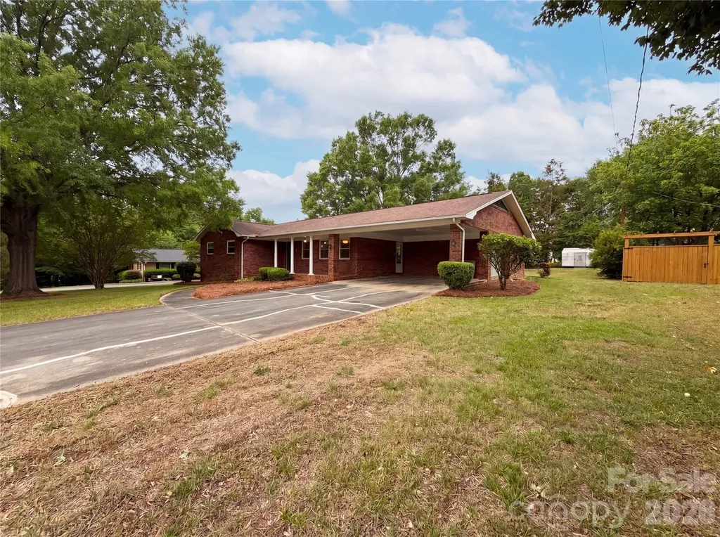 128 Greenview Drive Kannapolis NC 28081