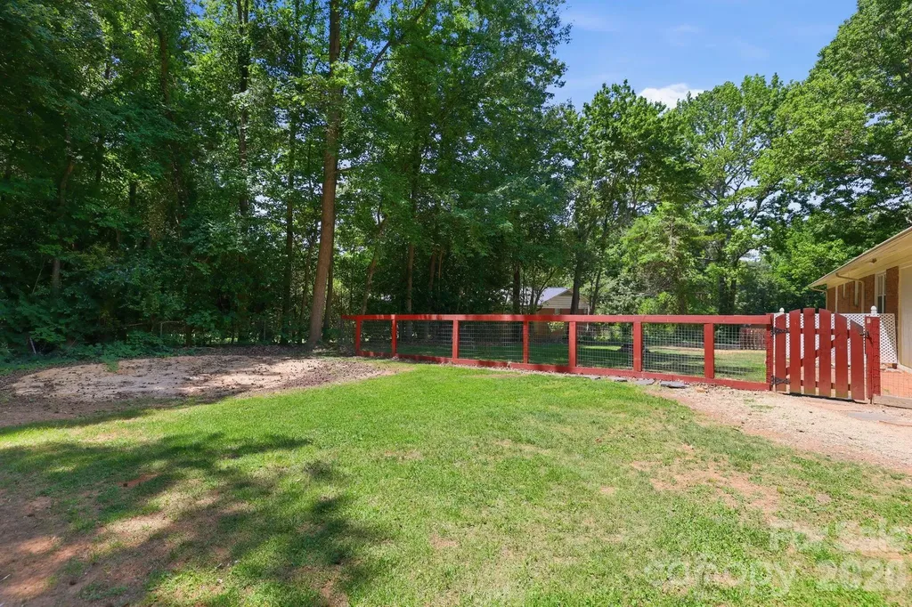 225 Middleton Avenue Matthews NC 28104