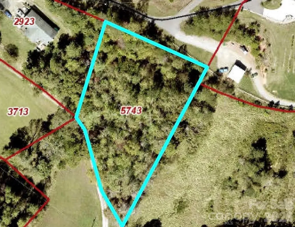7 Hallaran Drive Leicester NC 28753