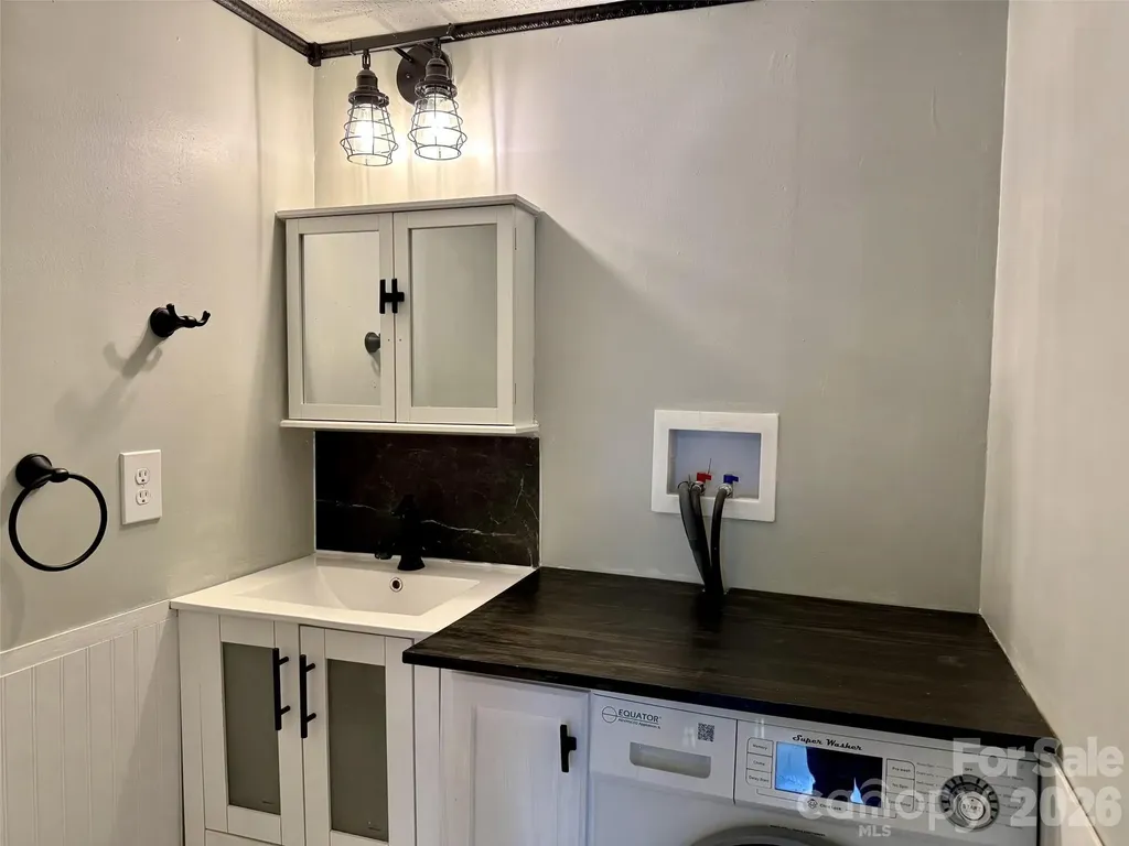 427 6th Avenue W Hendersonville NC 28739
