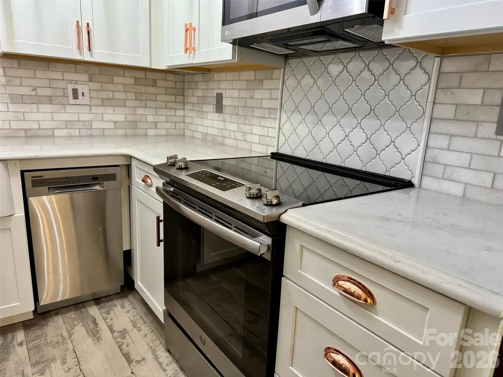 427 6th Avenue W Hendersonville NC 28739