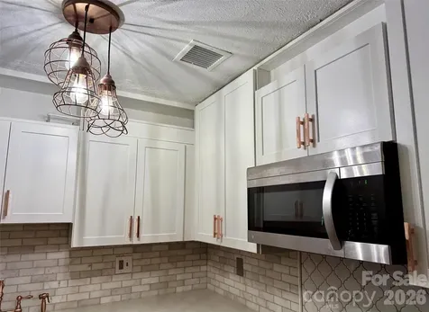 427 6th Avenue W Hendersonville NC 28739