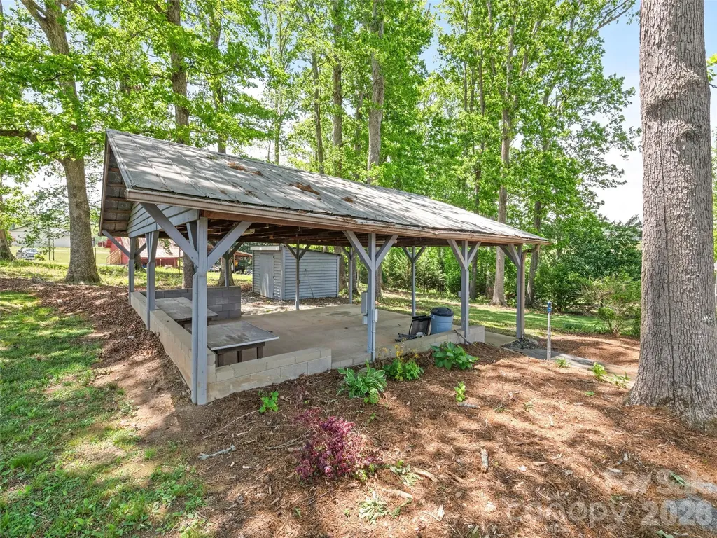 27 Presbyterian Church Road Mills River NC 28759