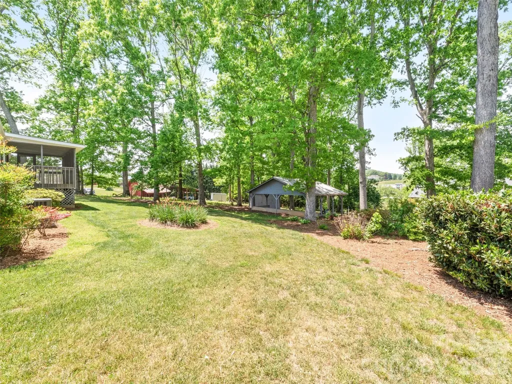 27 Presbyterian Church Road Mills River NC 28759
