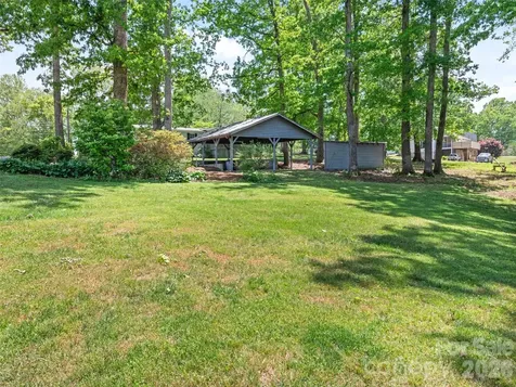 27 Presbyterian Church Road Mills River NC 28759