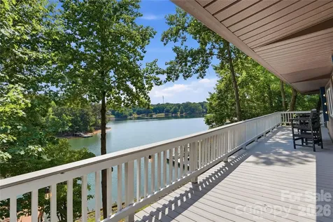 1113 Palmyra Drive Tega Cay SC 29708