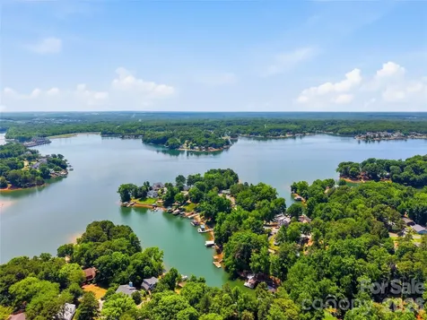 1113 Palmyra Drive Tega Cay SC 29708
