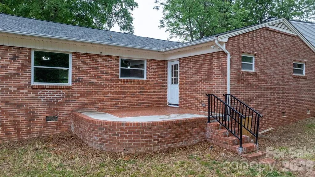 411 20th Avenue NE Hickory NC 28601