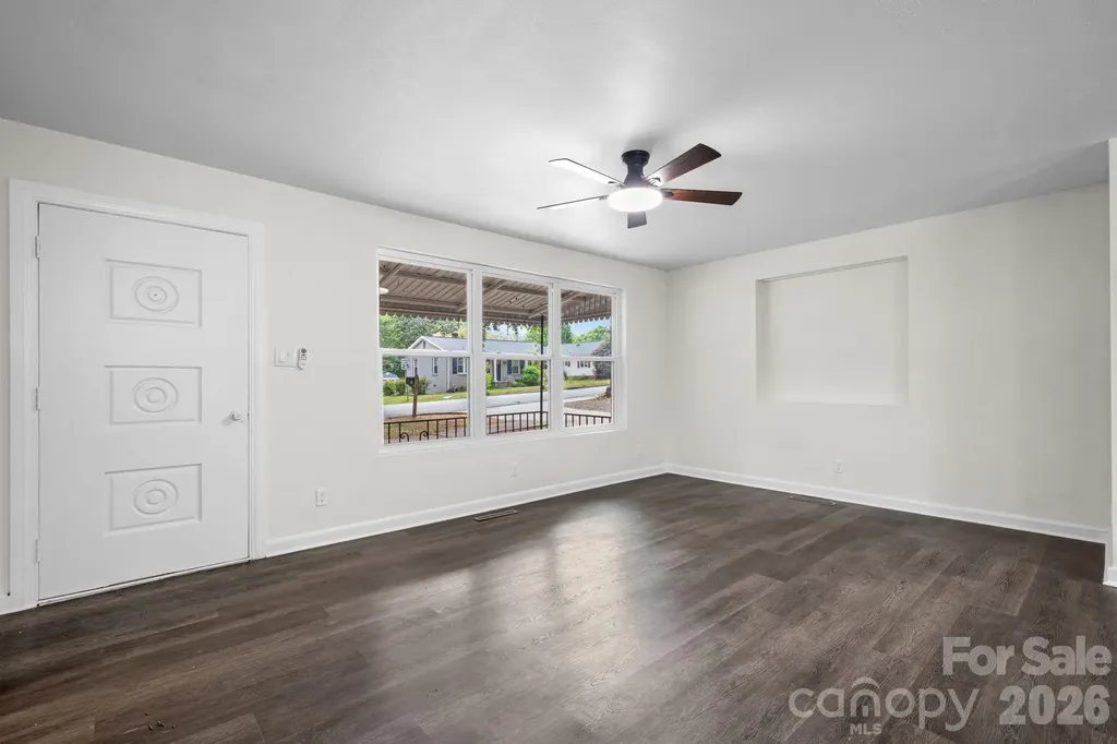 411 20th Avenue NE Hickory NC 28601