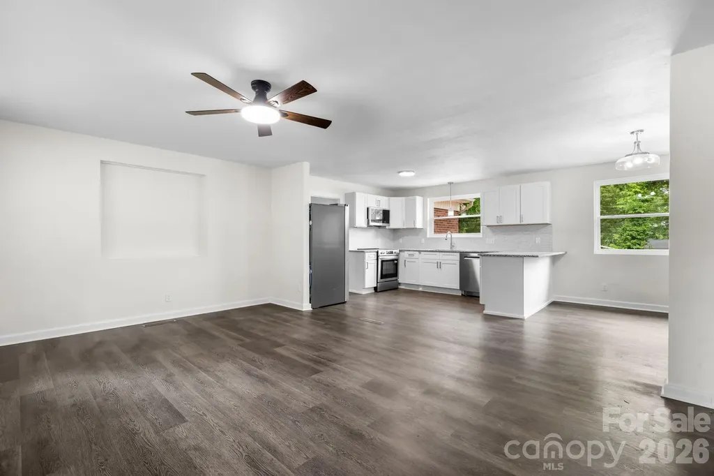 411 20th Avenue NE Hickory NC 28601