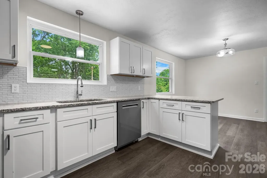 411 20th Avenue NE Hickory NC 28601
