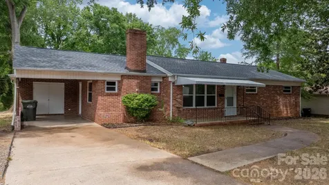 411 20th Avenue NE Hickory NC 28601