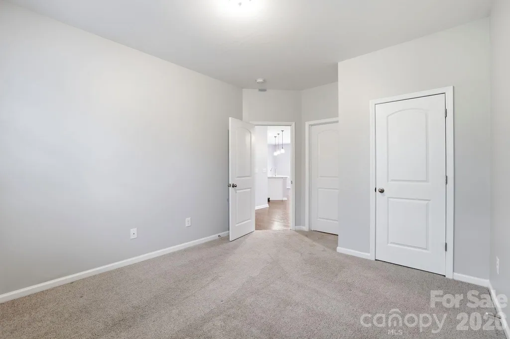 8123 Cornhill Avenue Charlotte NC 28277