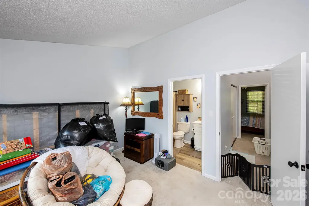 6137 Windsor Gate Lane Charlotte NC 28215