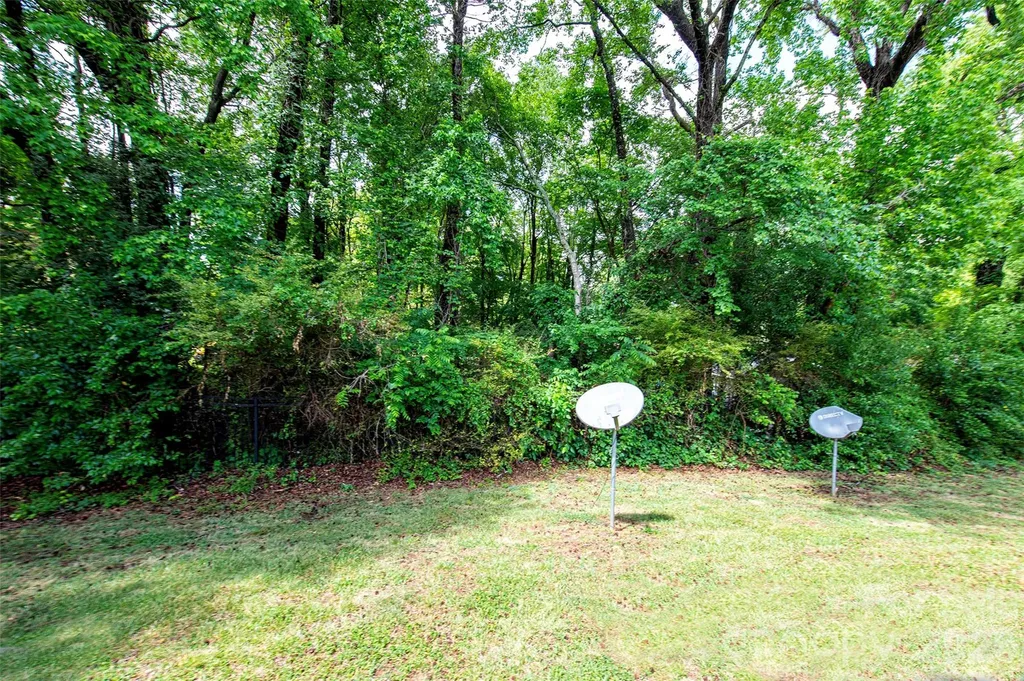 6137 Windsor Gate Lane Charlotte NC 28215