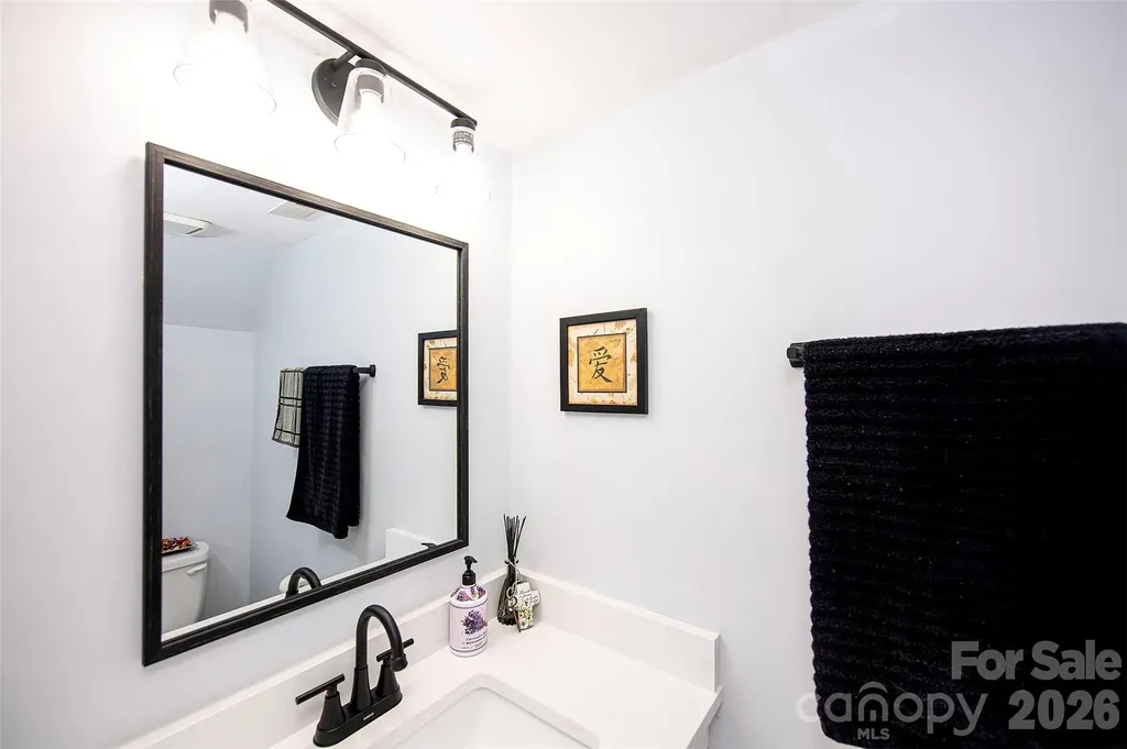 6137 Windsor Gate Lane Charlotte NC 28215