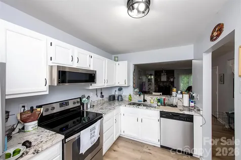6137 Windsor Gate Lane Charlotte NC 28215