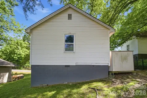 1018 W 5th Avenue Gastonia NC 28052